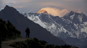 12 Kegiatan Wisata Menantang untuk Turis Petualang