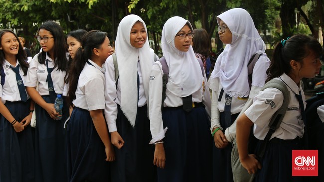 Anak perempuan yang beranjak dewasa dan mengalami masa pubertas pastinya akan mengalami beberapa perubahan pada fisiknya. Salah satu kebutuhannya adalah bra.