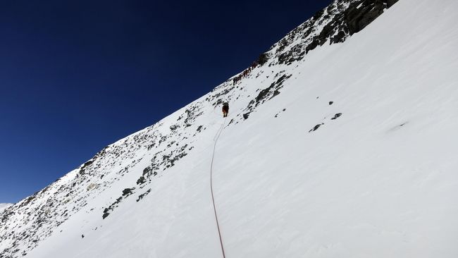Meningkatnya jumlah kasus kecelakaan membuat pemerintah Nepal memutuskan untuk melarang pendakian seorang diri di Gunung Everest.
