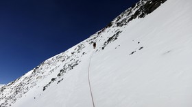 Dilarang Mendaki Seorang Diri di Gunung Everest