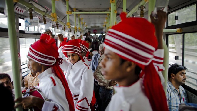 Pemasangan tombol panik di bus India adalah langkah terbaru mencegah kekerasan seksual dan terulangnya kembali insiden Nirbhaya.