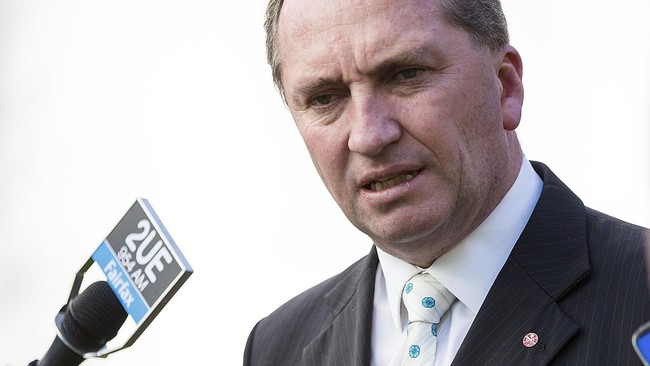 Wakil Perdana Menteri Australia mengaitkan penangguhan ekspor ternak ke Indonesia dengan meningkatnya jumlah kapal imigran yang tiba di negaranya.