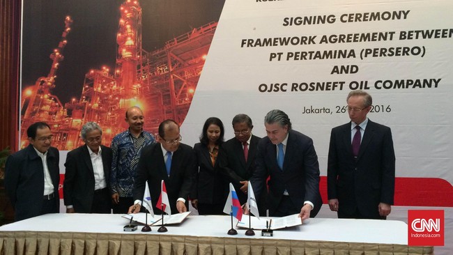Selain menyetor deposit, Rosneft juga telah sepakat memberikan opsi kepada Pertamina untuk menggarap lapangan migas di Rusia.