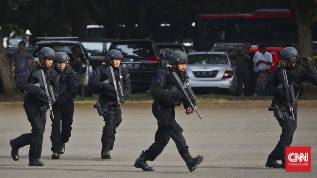Peran militer dalam menindak aksi teror telah diatur dalam pada UU TNI.