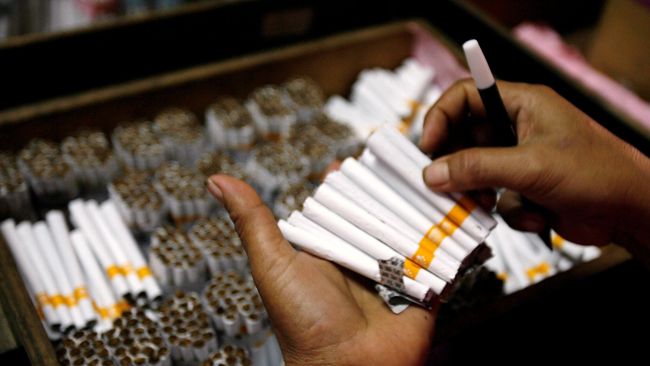Buah Simalakama Rokok: Negara Untung, Pengisap Buntung