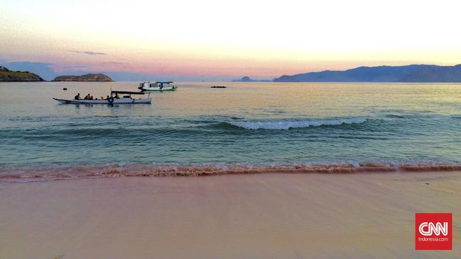 Demi keamanan perjalanan, sebaiknya turis menolak naik kapal wisata yang tak memberikan fasilitas baju pelampung ke penumpangnya.