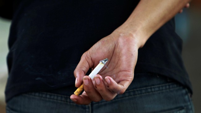PKEKK Universitas Indonesia menyatakan harga rokok murah akan membuat komoditas itu terus dikonsumsi, sehingga harga dan cukai harus ditingkatkan.