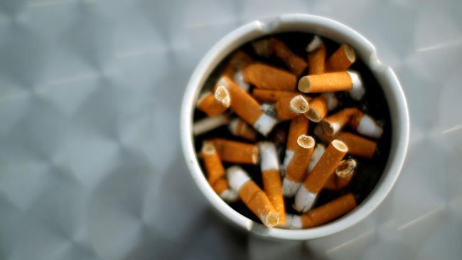 Kecanduan rokok dianggap sama seperti kecanduan narkotika. Hal ini diungkapkan oleh Direktur Eksekutif Indonesia Neuroscience Institute Adhi Wibowo Nurhidayat.
