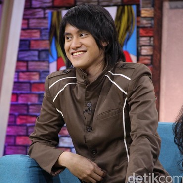 Kevin Aprilio Kini Tampil Botak dan Berewokan?