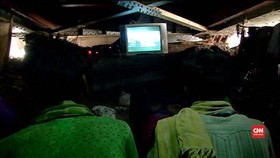 Bioskop Darurat Jadi Tempat Bersantai Buruh di India