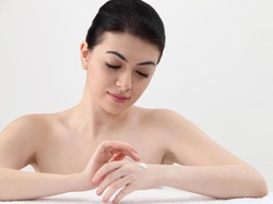 Rekomendasi 7 Body Lotion untuk Memutihkan Kulit
