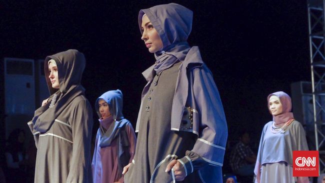 Rencana menjadikan Indonesia sebagai pusat mode muslim dunia didukung oleh para desainer. Hanya saja, pemerintah dirasa belum maksimal mendukung mereka.