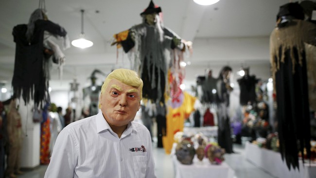 Mengintip Pabrik Pembuat Topeng Donald Trump di China