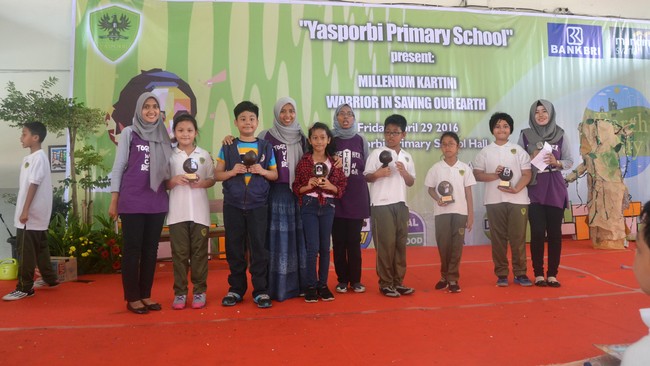 Lagi, Keseruan Hari Kartini dan Hari Bumi di SD Yasporbi
