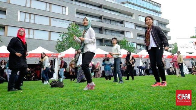 Tarian yang sekaligus dijadikan sebagai gerakan berolahraga ini menghangatkan pembukaan gelaran Indonesian Weekend di tepi Sungai Thames, London.
