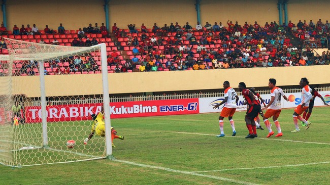 Gol tunggal Bio Paulin cukup mengantarkan Persipura Jayapura menang 1-0 atas Perseru Serui di Stadion Mandala, Jayapura, Papua, sabtu (28/5)