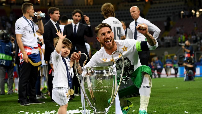 Bukan hanya gol dan kepemimpinan Sergio Ramos yang membuat Clarence Seedorf mengacungkan jempol, tapi kebaikan hatinya seusai pertandingan.