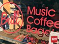 Menikmati Pagi di Toko Kopi dan Musik 'Brill'