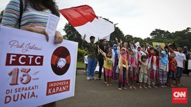 Indonesia: <i>Baby Smoker Country</i>