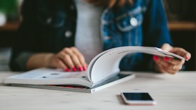 Hari Buku Nasional, Orang Indonesia Baca 9 Jam Sepekan