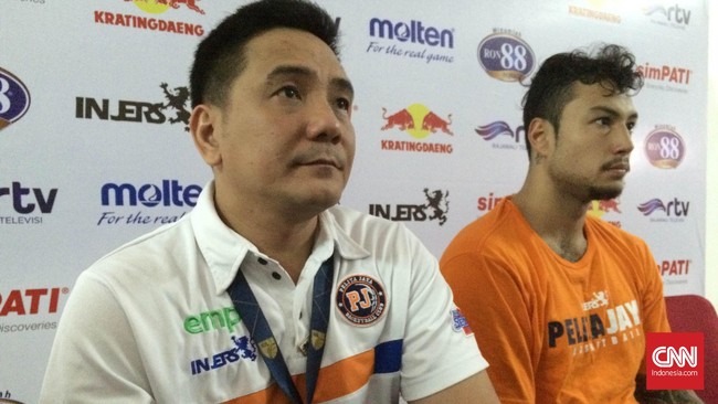 Pelatih Pelita Jaya Energi Persada Jakarta, Benji, berjanji akan bermain lebih efektif pada laga penentuan final IBL 2016 di Britama Arena, Minggu (29/5).