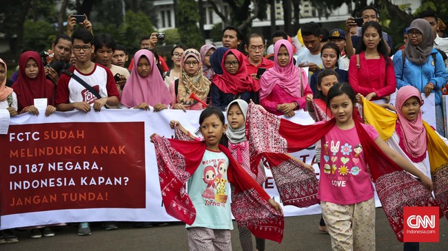 Setelah diputuskan menjadi inisiatif DPR, pembahasan RUU Pertembakauan akan dimulai setelah Presiden Joko Widodo menerbitkan surat kepada parlemen.