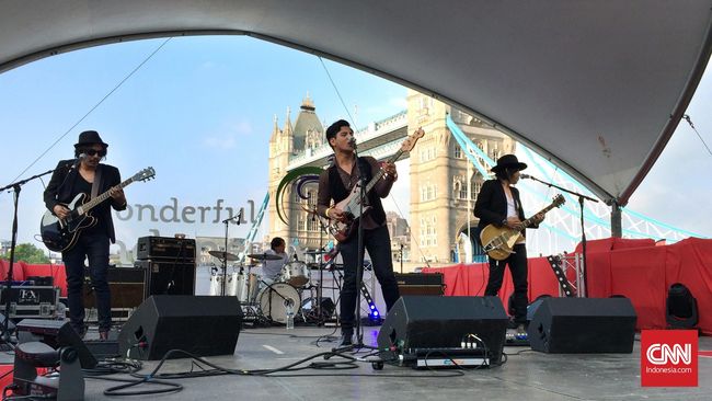 Terdapat banyak kesamaan antara kota London dan Bandung. Selain soal cuaca, juga tentang musik.