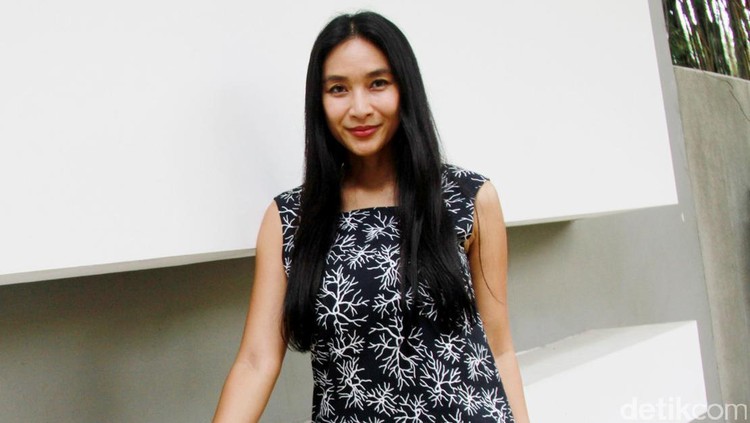 Di setiap proses persalinan selalu ada cerita menarik yang tak terlupakan. Aktris Happy Salma yang baru saja melahirkan anak kedua juga punya kisah menarik.