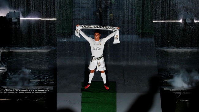Pensiunnya Floyd Mayweather Jr. menjadi suatu berkah tersendiri bagi Cristiano Ronaldo. Ia kini memiliki status sebagai atlet termahal di dunia.