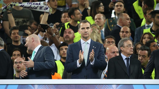 Presiden Real Madrid, Florentino Perez, tertangkap kamera mengejek Barcelona usai Los Blancos mengalahkan Atletico Madrid pada final Liga Champions.