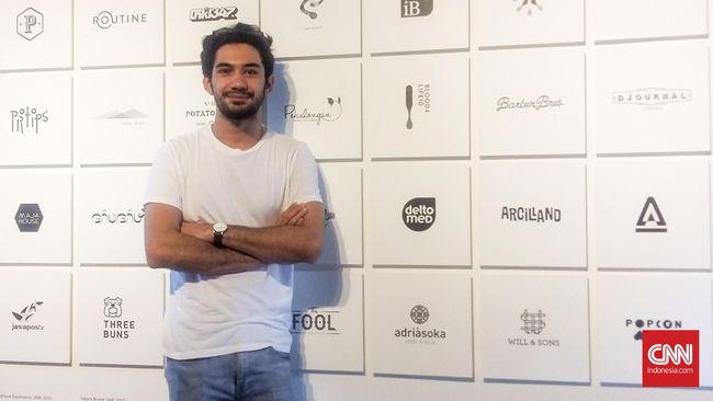 Reza Rahadian akan memainkan Minke, sosok utama dalam buku Tetralogi Buru karya Pramoedya Ananta Toer, di panggung teater.