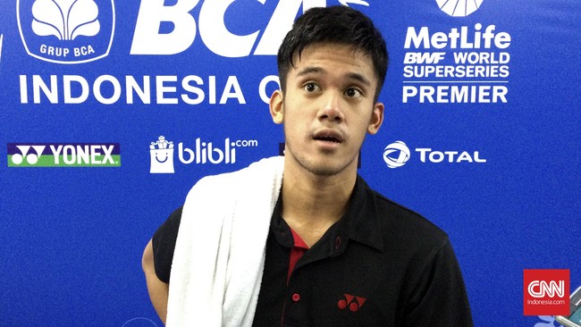 Indonesia telah kehilangan satu wakilnya di nomor tunggal putra setelah Firman Abdul Kholik menyerah kalah dari tunggal Singapura.