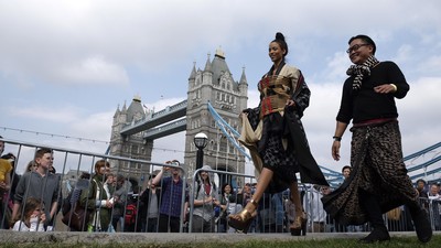 img-title Mode Indonesia Curi Perhatian di London