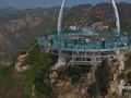 Teras Kaca Bagi Penggila Ketinggian Dibuka di China