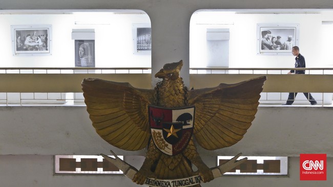 7 Fraksi di DPR Dukung Penuh RUU HIP, Demokrat Tarik Diri Patung Garuda Pancasila, di Gedung Pola, komplek Tugu Proklamasi, Jakarta, Selasa, 31 Mei 2016. CNN Indonesia/Adhi Wicaksono.