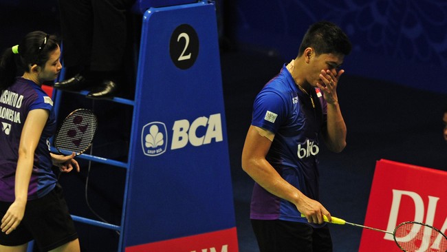 Pebulutangkis ganda campuran Indonesia Praveen Jordan/Debby Susanto langsung gugur di putaran pertama Indonesia Terbuka 2017.