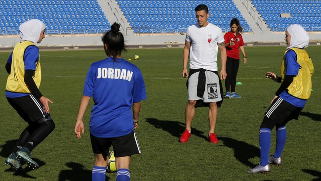 Motor serangan timnas Jerman, Mesut Oezil, timnya punya kekuatan cukup untuk mengalahkan tim manapun jika tengah berada dalam kondisi terbaiknya.