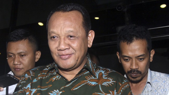 Nurhadi mengklaim dekat dengan Eddy Sindoro saat SMA dan sempat memintanya untuk membantu perkara yang menjerat anak usaha Lippo Group.