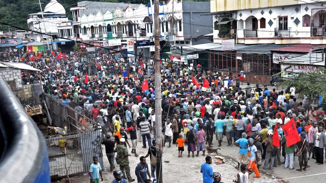 Kabid Humas Polda Papua Kombes Ahmad Kamal mengatakan saat ini sudah ada lima pengacara yang mendampingi tiga tersangka anggota KNPB dalam kasus dugaan makar. 