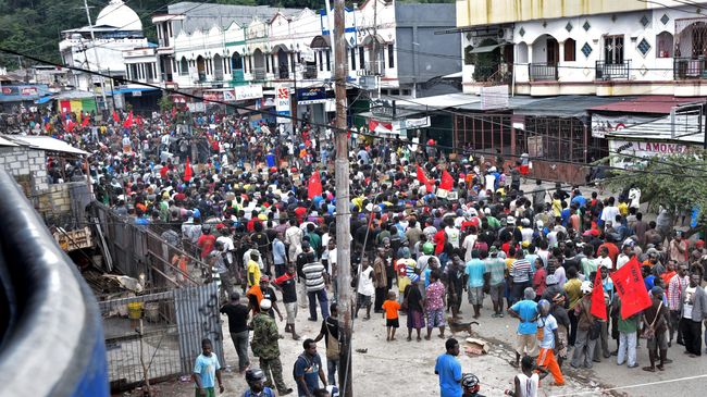 KNPB: Aparat Tangkap 132 Orang Papua Saat Peringati Hari HAM Komite Nasional Papua Barat (KNPB) menyebut penangkapan dilakukan terhadap 90 orang di Timika dan 42 lainnya di Merauke. Kini mereka telah dibebaskan.