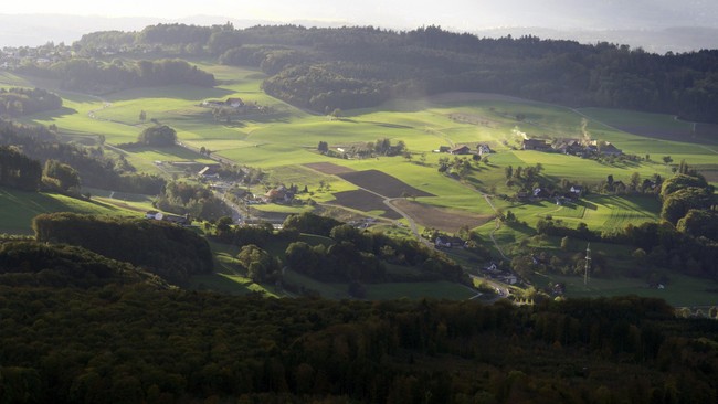 Salah satu desa terkaya di Swiss lebih memilih membayar denda setara Rp3,9 miliar ketimbang menerima 10 pengungsi sesuai dengan kuota yang ditentukan.