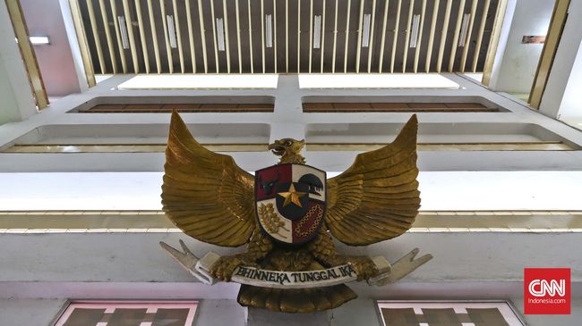 Ketika Jokowi Minta TikTok Buat Sosialisasi Pancasila Pengamat mengomentari arahan Jokowi yang meminta BPIP menggunakan TikTok untuk sosialisasi Pancasila.