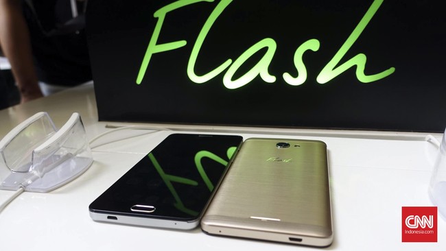 Flash Plus 2 yang dijual di Indonesia dengan status 4G ready, artinya ponsel ini dijual dengan sertifikasi 3G tanpa harus mempertimbangkan regulasi TKDN.