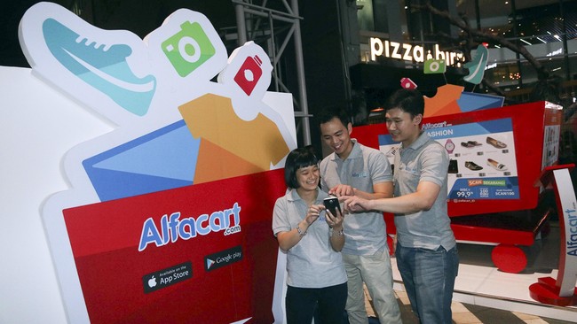 Alfacart memanfaatkan jaringan toko Alfamart untuk jadi pemain e-commerce besar. Fokus mereka adalah fesyen, gadget dan elektronik, sembako, serta gaya hidup.