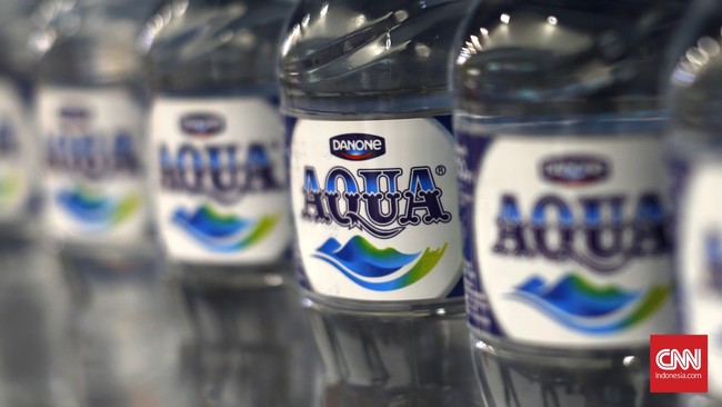 Tirta Investama selaku produsen Aqua dituduh melakukan praktik curang dengan melarang pedagang ritel menjual produk AMDK air mineral berlabel Le Minerale.