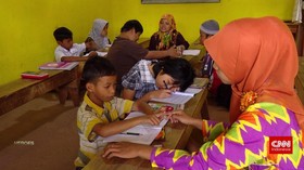 Tukang Tambal Ban Pendiri SLB