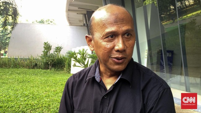 Rahmad Darmawan tak gentar dengan berbagai kisruh yang mendera PSSI dan menyatakan kesanggupannya melatih tim nasional.