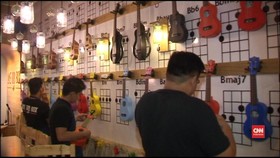 Serunya Bermain Ukulele Sambil 'Nongkrong' di Kafe