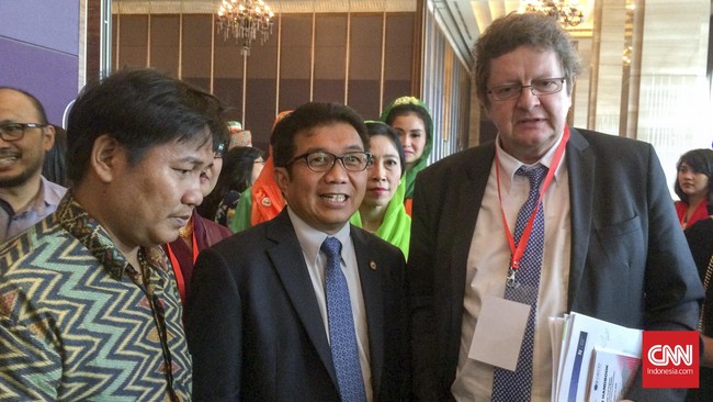 OJK menyebut Kemenkeu meratifikasi perjanjian tersebut secara sepihak dengan tujuan mengintip kepatuhan pembayaran pajak tanpa berbicara dulu dengan OJK.