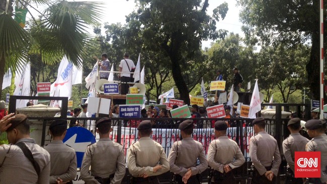 Koalisi pekerja atau buruh warga Jakarta menilai kesejahteraan kaum buruh yang menjadi warga Jakarta dan bekerja di Jakarta tidak meningkat.